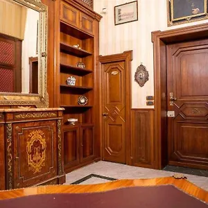 Appartamento Royal Duomo Centro Storico 80 Mt Dal Duomo, Napoli